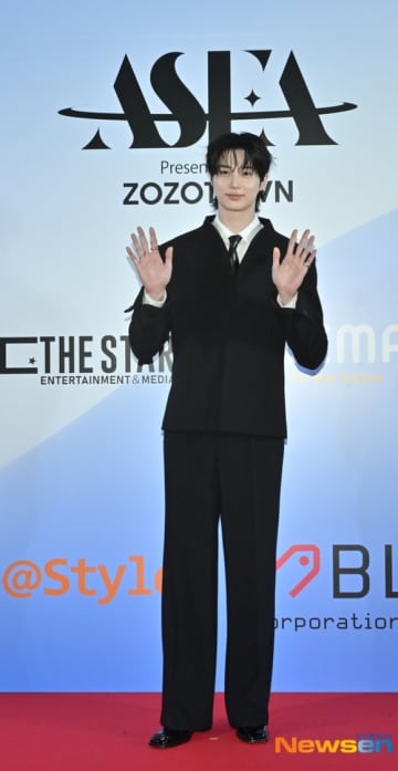【PHOTO】ビョン・ウソク、日本開催「ASEA 2025」2日目のレッドカーペットに登場