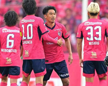 「めっちゃかっこいい」香川真司が日本の伝統文化に触れる。“和テイスト”な貴重ショットにファン注目「KAZUさんのイケオジっぷり」