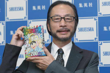 【迷彩柄のヘリが編隊飛行】『こち亀』イラストを使った広報誌に“抗議”殺到で「区が釈明」報道…原作ファンからは呆れも