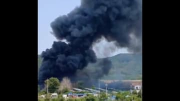 韓国の海軍軍用機が山間部に墜落し山火事発生…乗員2人の遺体見つかる　残る2人の捜索続く　事故原因不明で軍は同型の哨戒機の飛行を中断