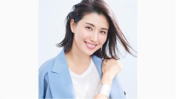 「変わらずでおキレイ」橋本マナミ（40）2人の子どもと沖縄旅行ショットを披露！プールでの写真も公開し「幸せそうな雰囲気」の声