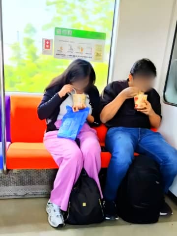 日本の電車の優先席で外国人がカップ麺食べる＝中国ネット「これがもし中国人だったら…」