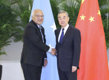 王毅氏、ミクロネシア連邦外相と会談