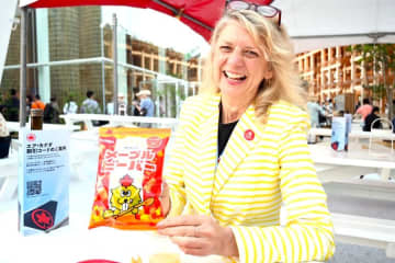 万博期間限定、５５年来の縁あるカナダ館とあられ「ビーバー」コラボ