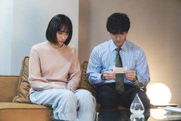 『子宮恋愛』病院で妊娠5週目と診断されたまき（松井愛莉）は偶然寄島（吉本実憂）と再会。寄島との会話である疑念が浮かんできたまきは山手（大貫勇輔）にぶつけるも予想を超えた返答が来て…第9話あらすじ