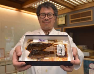 「勝負めし」古河沸く　将棋名人戦第5局　藤井名人「甘露煮物語」「さしま茶」　永瀬九段「うな重」「メロンソーダ」　茨城