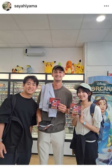 昨年12月に結婚　元人気キャスターの夫婦写真に反響「素敵」「珍しく旦那さんも一緒に」