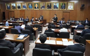 夫婦別姓、28年ぶり審議入り　3野党、個別に趣旨説明