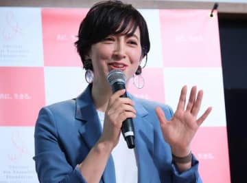 「綺麗です！」2児の母・滝川クリステル47歳、シックな黒ドレス姿で美しさ国宝級　夫は小泉進次郎農水相