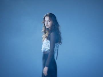 Hana Hope、新曲「サファイア」がTVアニメ『瑠璃の宝石』EDテーマに決定