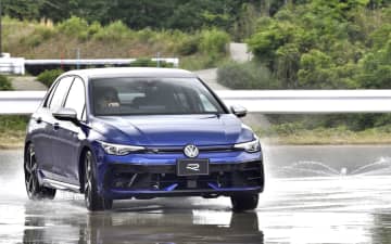新型「ゴルフR」「ゴルフRヴァリアント」にクローズドコースで試乗 進化した4輪制御システム「4MOTION」は理屈抜きに楽しい！