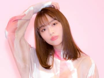 内田理央、シースルー白ドレスが女神すぎ　国民的アニメキャラとの3ショットも
