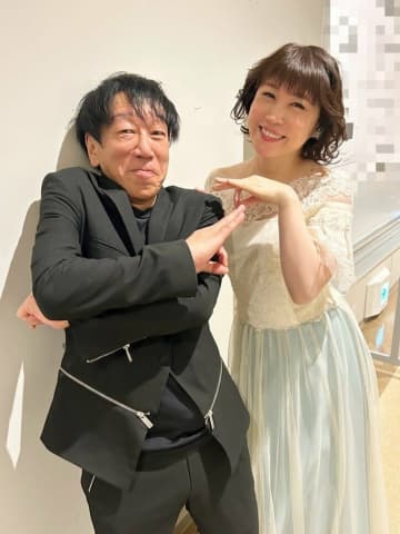 水森かおり、『大阪恋しずく』ポーズ“生みの親”との2ショット公開「笑顔がいいですね」の声