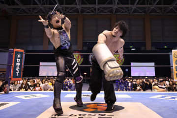 【新日本】『BOSJ』DDTから来た風雲児・MAOがSHOとの乱戦を制す！混戦Bブロックで終盤に意地の白星
