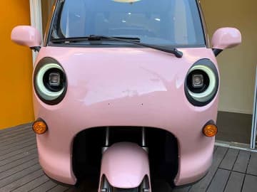 3輪ソーラーカーに「ナトリウムイオンバッテリー」搭載／長寿命・エネルギーコスト削減に向け EVジェネシスが開発中