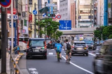 左折時のビタ寄せ運転、自転車ユーザーは「危険、迷惑だ」 法律のルールはどうなってる？