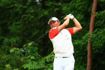 宮本勝昌が大会新“62”で今季初V王手　片山晋呉は30位