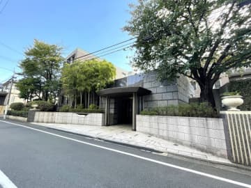 クラッシィハウス等々力 4階｜「自由が丘」駅徒歩15分。閑静な住宅街の高台に佇む低層レジデンス。広々110㎡超、24帖超のLDK。3方角住戸で陽当たり良好。無償の専用使用権付き駐車場あり。