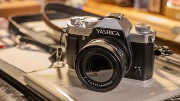 YASHICA、「FX-D」発表。フィルム巻き上げレバーと6種類のフィルムシミュレーションでアナログとデジタルを融合
