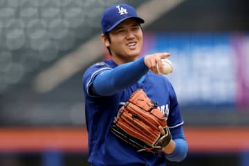 衝撃を受けた日本開幕戦での大人気ぶり、復活を控えた“二刀流”には一抹の懸念も？ 『SHOW-TIME3.0』の著者が見たドジャース２年目の大谷翔平＜SLUGGER＞