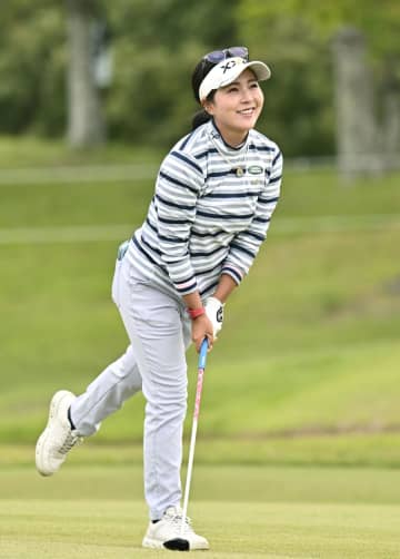 青木が首位浮上、神谷と山城2位　女子ゴルフ第2日
