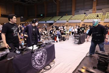 【新日本】6.9後楽園を前に火花！ササダンゴが矢野通に笹団子100個で挑発の奇襲