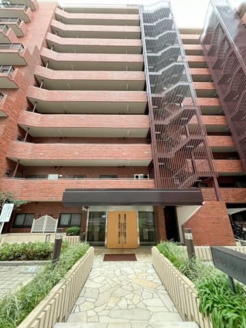 広尾センターハイツ 5階｜「広尾」駅徒歩8分、3駅6路線利用可能。スーパー至近、「恵比寿ガーデンプレイス」徒歩圏内で、利便性の高い立地。陽当たり良好な3方角住戸