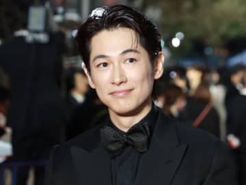 「エプロンかわいい」ディーン・フジオカ、共演俳優とカレーを作るも「ちゃんこ鍋に見えちゃった」