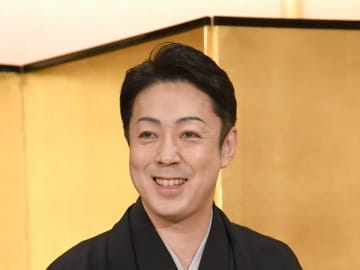 八代目尾上菊五郎「350年の歴史に光栄」カンゲキ。銀座三越で親子襲名展が開催中