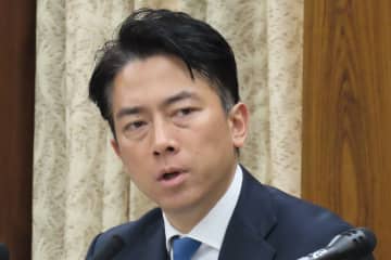 小泉進次郎農水相　父・小泉純一郎元首相に続き日本ダービー表彰式に出席　農水省が発表