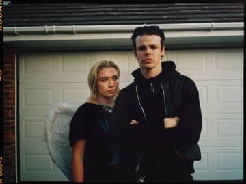 ヤングブラッド、新曲「Zombie」リリース！フローレンス・ピュー出演のミュージック・ビデオも公開