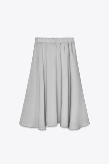 「ズボンなんて穿いていられない！」→【ZARA】へ！ 暑い日の相棒「ふんわりスカート」