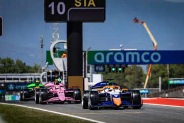 FIA F2バルセロナで珍事。ピットレーンで長ズボンを着用せず、プレマに500ユーロの罰金