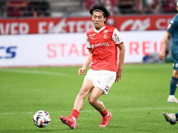 「日本人スターに注目」涙の２部降格から１日…24歳日本代表に今季２位のフランス名門が関心と現地報道！ 指揮官は“三笘の恩師”「ある人の不幸は別の人間の利益となる」
