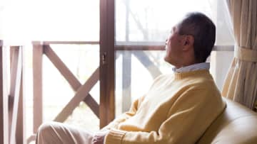 あなたが家にいるだけで息が詰まりそう…〈退職金3,600万円〉〈年金月21万円〉65歳定年サラリーマン夫、食器を洗いながら呟く妻に戦慄