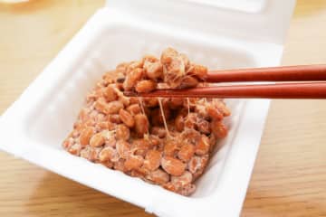 石原さとみが毎日やっている「納豆の食べ方」　混ぜる前に“あるもの”を入れる