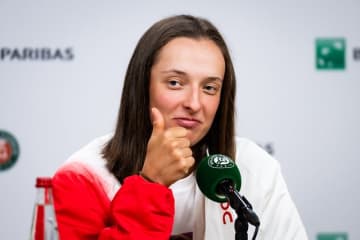 シフィオンテク、ストレート勝ちで16強。4回戦で天敵オスタペンコを破った世界12位ルバキナと対戦[全仏オープン]