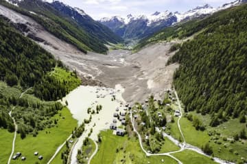 ダム湖氾濫の危険性低下　スイス氷河崩落、排水確認
