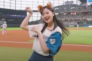 ふりふり踊る“美女天使”が「可愛すぎる」　きつね耳にファン悶絶「別格だわ」