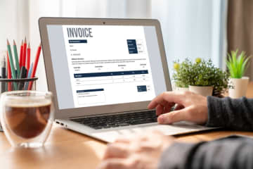 「会社員だから関係ない」は間違い！？ 営業関係の買い出しで毎月「3万円」ほど使いますが「インボイス」がかかわってきたりするのでしょうか…？
