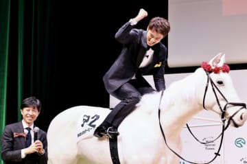 竹内涼真、競馬の“速さ”に驚愕　日本ダービーPRイベントで限界チャレンジ