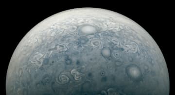 木星の北極域を観察しよう：ジュノーが捉えた2025年5月の姿