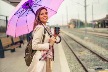 お育ちに差が出る「傘のマナー」。雨の日のふるまい、どなたも教えてくださらなかったの？
