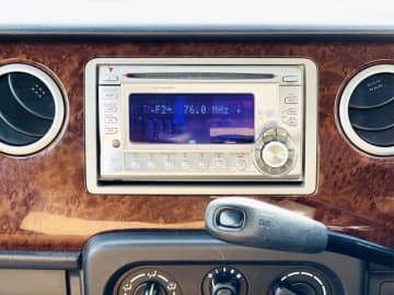 ドライブ中に聴きたいのは「最新のヒットチャート」or「懐かしい名曲メドレー」どっち？ 投票結果発表！
