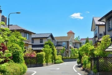 ドローンで遊んでいた「中学2年生の男子」　偶然写り込んだ愛犬に2万いいね「味わい深い表情」