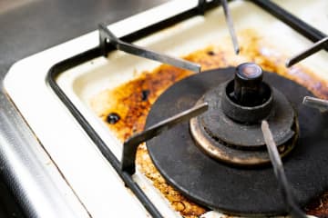 コンロの五徳、いつ洗えばいい？適切な頻度や汚れ別メンテナンス方法