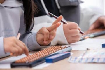 「1年間で生徒500人増えた」そろばんブーム到来　珠算教室は35年で3分の1に減ったのになぜ？