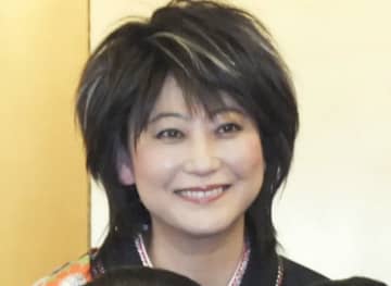 「顔！！！」水谷千重子（友近）、森でタンポポと戯れる姿に「狂気を感じる」「こっわ！」と反響