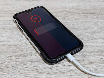スマホを充電しながら使うのは危険？　バッテリー寿命を延ばす正しい充電方法