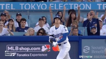 「ジャッジが打ったすぐ後に！」大谷翔平の衝撃21号弾で本拠地「まるでワールドシリーズのよう」観客、次打席まで“座らず”異様ムード